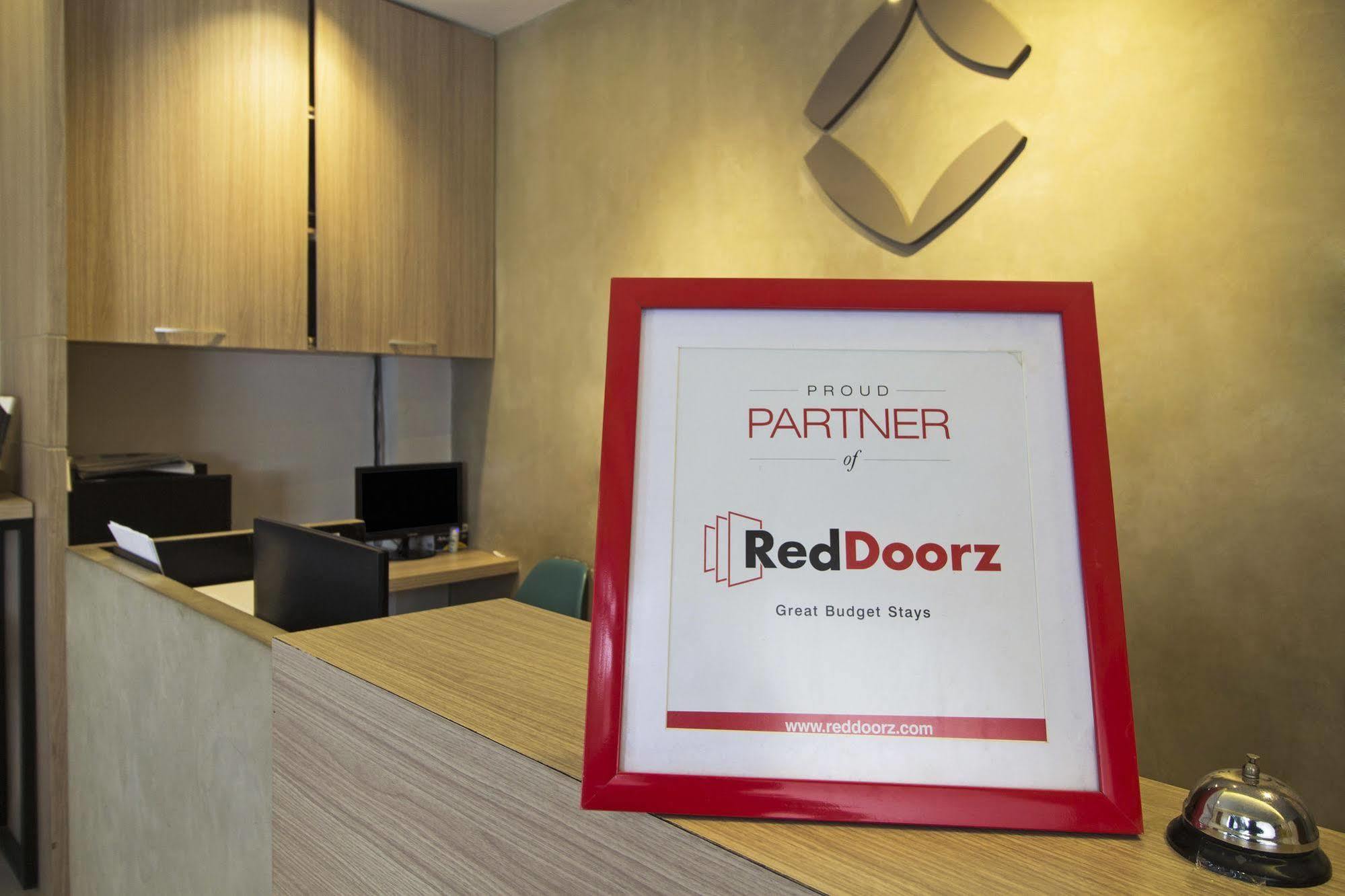 Reddoorz Plus @ Setiabudi Eight 자카르타 외부 사진